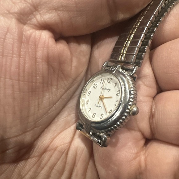 Working Eternity 26mm Quartz Two Tone‎ Dainty Ladies Stretch Band Watch Fits 7in - Picture 8 of 9